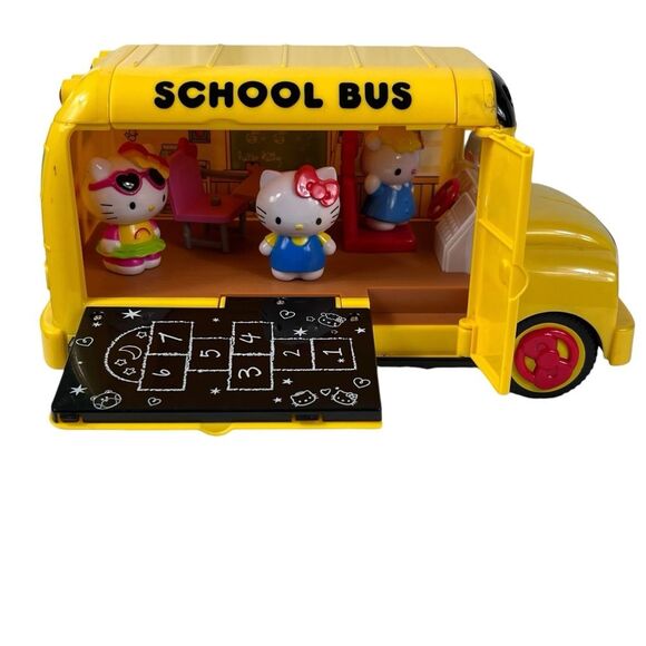 Hello Kitty School Bus Sanrio Desk 3 Figurines Plastic - Picture 1 of 12